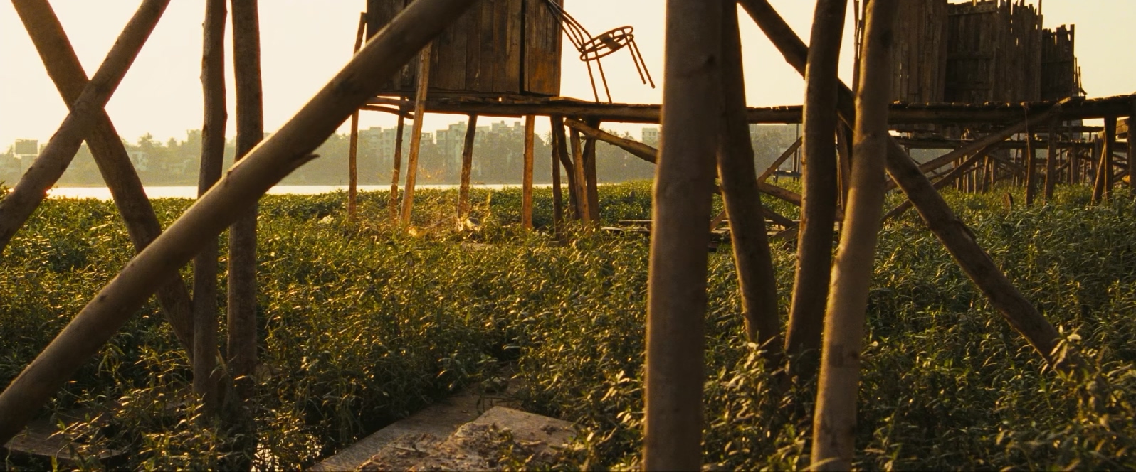[2008][贫民窟的百万富翁][剧情/爱情][国英双语][mkv/6.99g][BluRay.1080p.x265.10bit.2Audio.MNHD-FRDS]