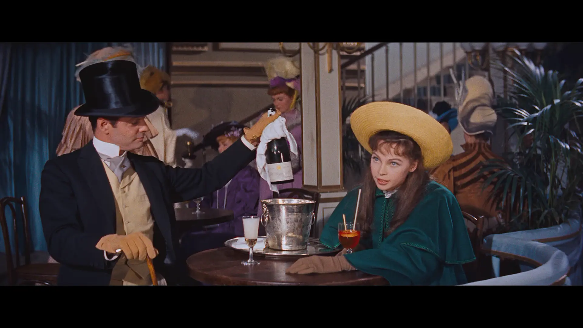 [ed2k][1958][金粉世界][莱斯莉·卡伦/莫里斯·舍瓦利耶][喜剧/爱情/歌舞][中英字幕][MKV/11.99GiB][BluRay.1080p.x264.DTS-CMCT]