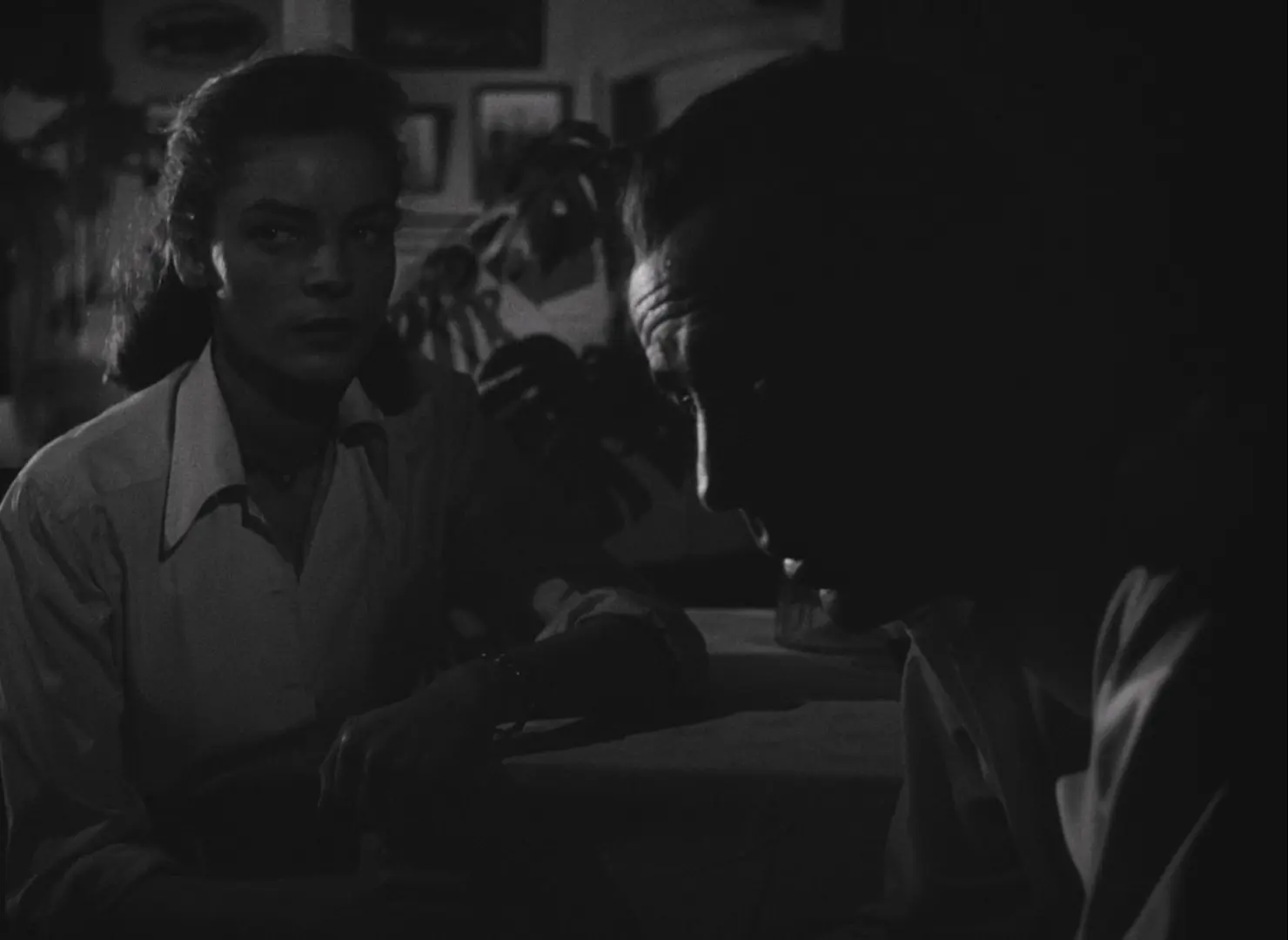 [ed2k][1948][盖世枭雄][亨弗莱·鲍嘉/劳伦·白考尔][剧情/惊悚/犯罪][中英字幕][MKV/9.49GiB][BluRay.1080p.x264.DTS-CMCT]