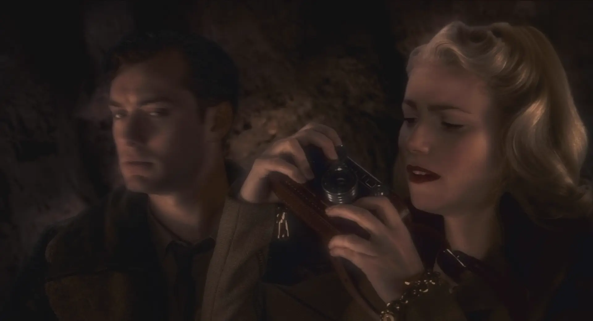 [ed2k][2004][天空上尉与明日世界][格温妮斯·帕特洛/裘德·洛][动作/科幻/冒险][国英双语][MKV/10.10GiB][1080p.x264.DTS.5.1.2Audios-CMCT]