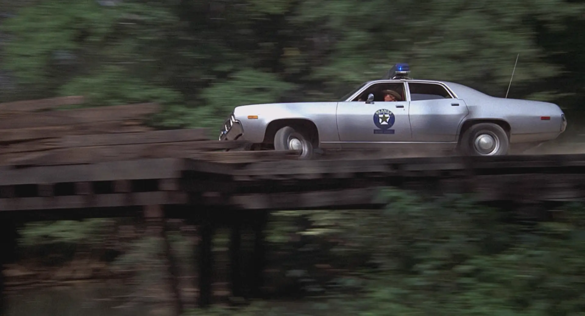 [ed2k][1977][警察与卡车强盗][伯特·雷诺兹/保罗·威廉姆斯][喜剧/动作][中英字幕][MKV/8.96GiB][BluRay.1080p.x265.10bit.DDP5.1.MNHD-FRDS]